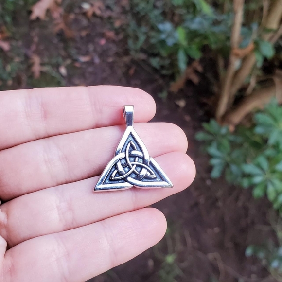 New Silver Celtic Triquetra Pendant - Picture 3 of 3